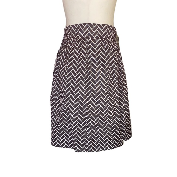 Tibi Black & White Geometric Chevron Print Pleated Skirt - 6 - Picture 4 of 11